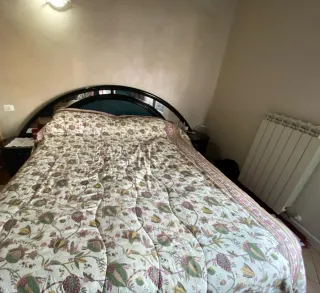 Letto matrimoniale con 2 comodini