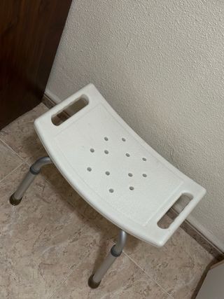 Taburete de ducha blanco y plateado