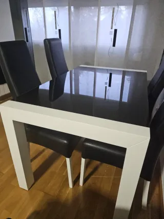 Mesa Comedor Extensible Cristal Negra y Blanca