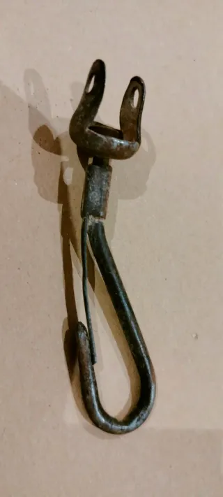 Gancio antico in metallo