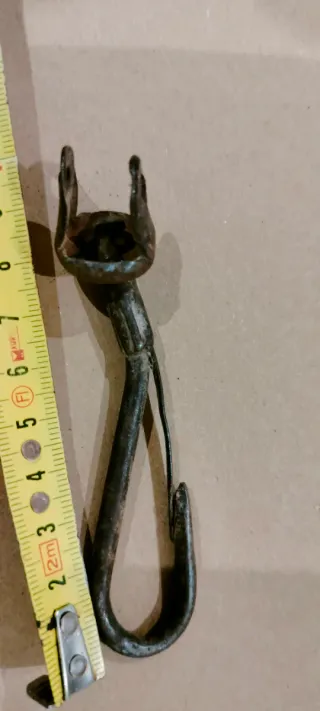 Gancio antico in metallo