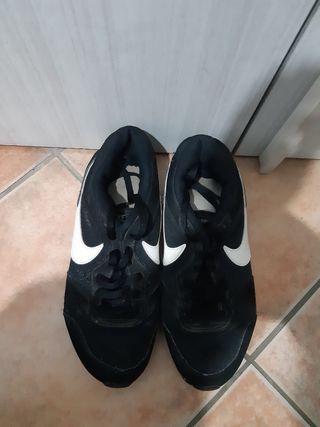 Scarpe da ginnastica con lacci per uomo - nike