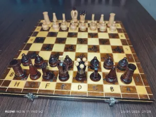 Juego de ajedrez de madera