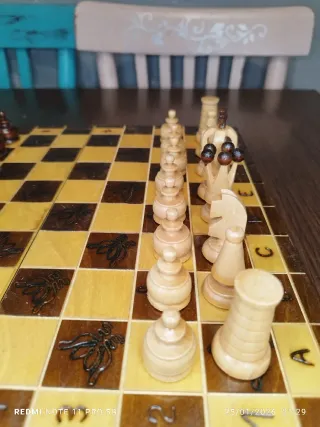 Juego de ajedrez de madera