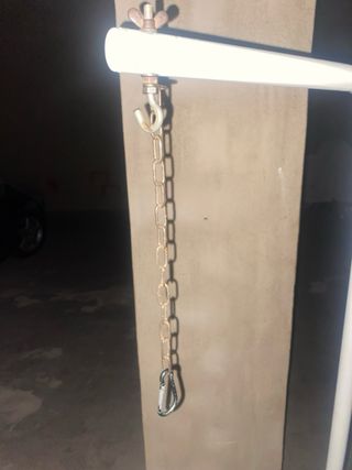 Pie de jaula para pájaros blanco