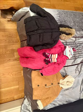 Buzo de nieve 3/4 años, 2 chamarras de calle.