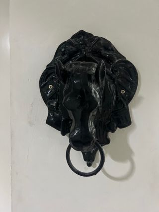 Escultura pared cabeza caballo negra