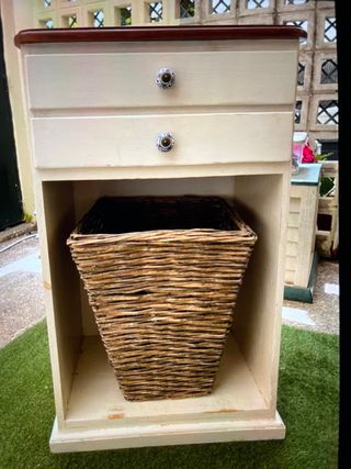 Mueble de madera de pino macizo