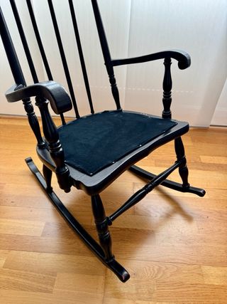 Silla mecedora de estilo antiguo
