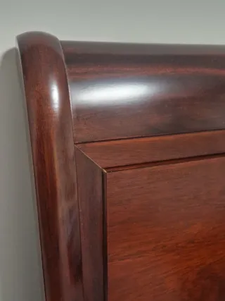 Testiera e comodini in mogano con piano in vetro