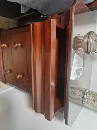 Testiera e comodini in mogano con piano in vetro