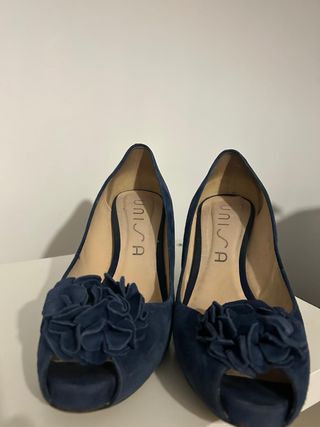 Zapatos de tacón azul ante flor talla 41