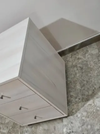 Cajonera de madera blanca