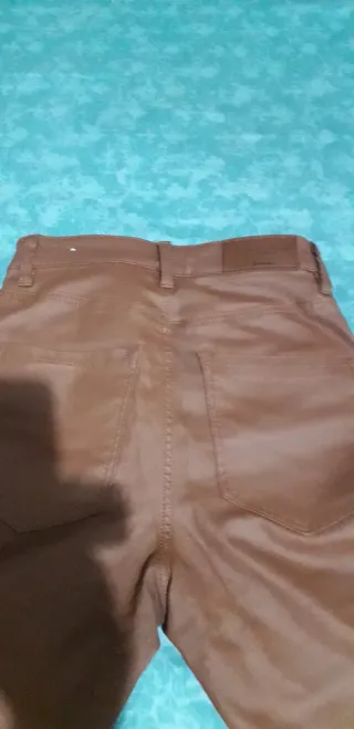 Pantalón encerado marrón avellana