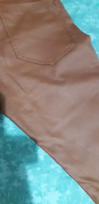 Pantalón encerado marrón avellana