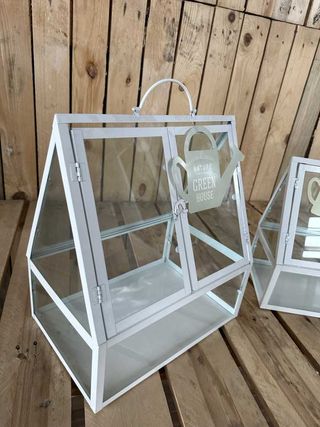 CASA PEQUEÑA PARA PLANTAS Y FLORES