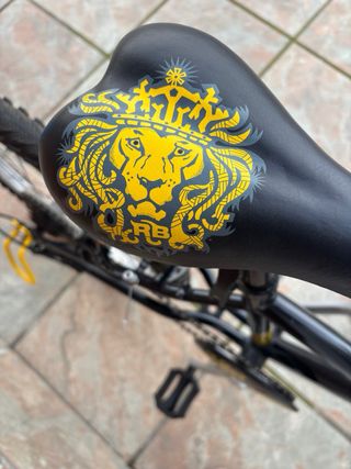 Bicicleta infantil BTWIN negra y amarilla