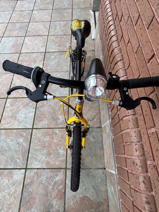 Bicicleta infantil BTWIN negra y amarilla
