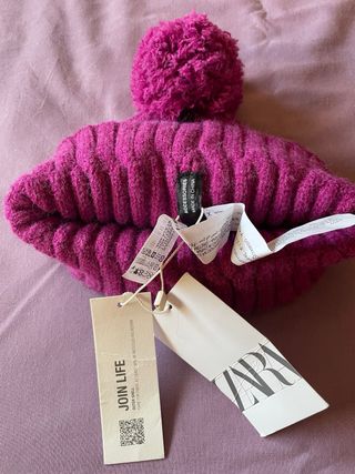 Gorro Zara pompón rosa talla 10-14
