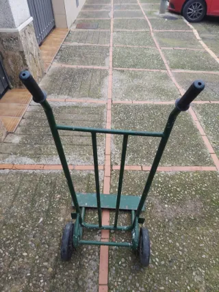 Carretilla de carga verde