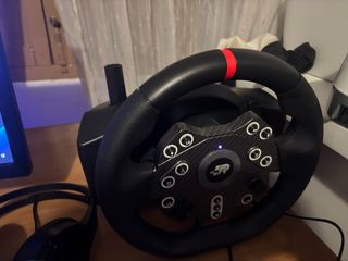 Volante Thrustmaster con pedali