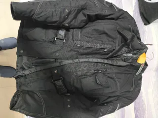 Chaqueta Moto Mujer Evo, con todas sus defensas