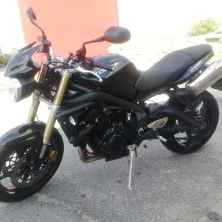 Triumph Street Triple 675 2011