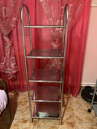 Estantería metálica plateada