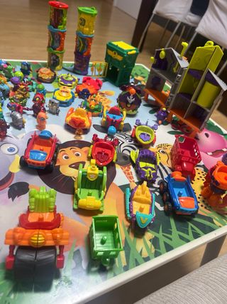 Lote Superzings: 50 figuras, edificios y coches