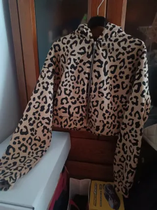 Chaqueta leopardo beige y negra