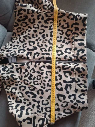 Chaqueta leopardo beige y negra