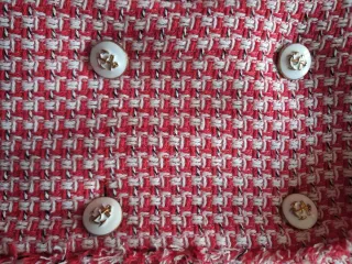 Chaqueta Zara Tweed Roja y Blanca, botones blancos