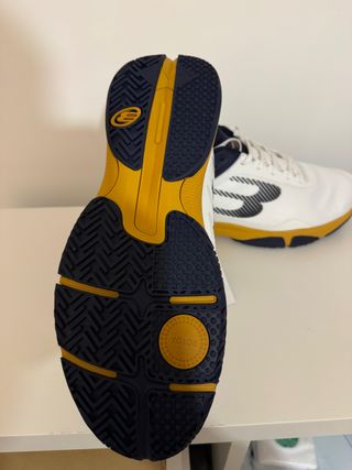 Zapatillas Bullpadel Hybrid Fly Blancas