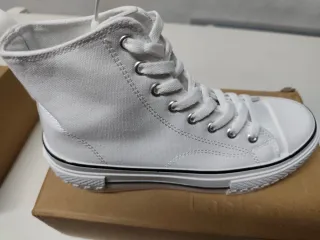 Zapatillas tipo Converse Blancas y Negras T.38