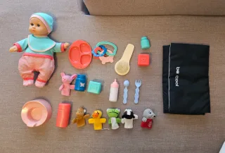 Muñeco bebé con carrito y accesorios