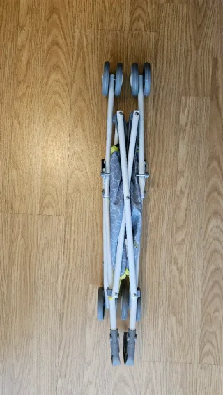 Muñeco bebé con carrito y accesorios