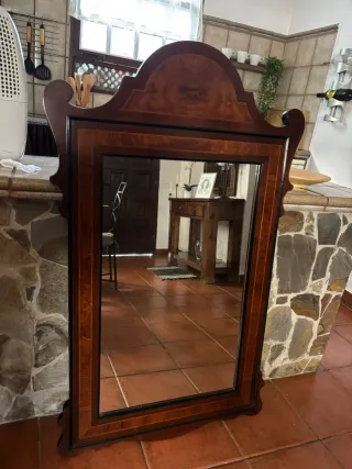 Espejo antiguo de madera