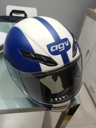 Casco de moto AGV azul y blanco