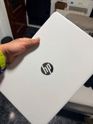 HP 15s Laptop Blanca