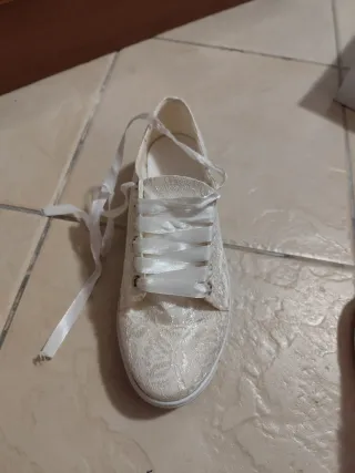 Scarpe donna pizzo bianche, regalo le calzine