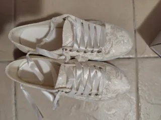 Scarpe donna pizzo bianche, regalo le calzine