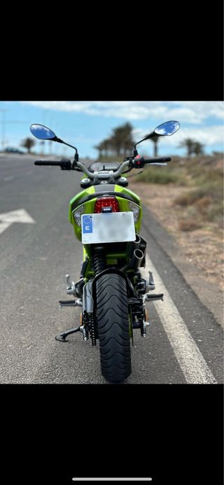 Moto Benelli TNT 125 Naked Verde
