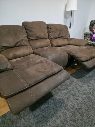 Sofá de 3 plazas en tela reclinado en buen estado