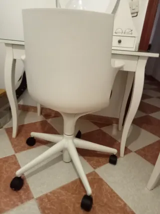 Silla de escritorio blanca