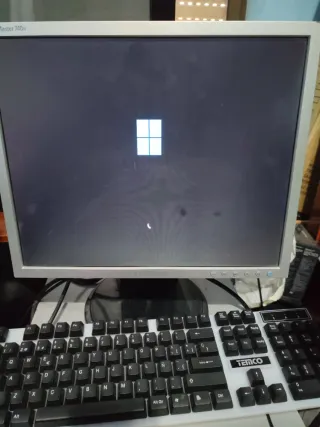 PC HP Quadcore Negro disco duro 320 gigas Windows