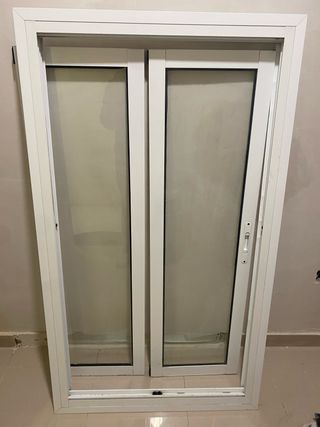 Ventana corredera aluminio blanca