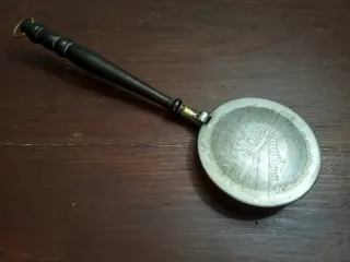 Miniatura aquecedor de cama inglês antigo