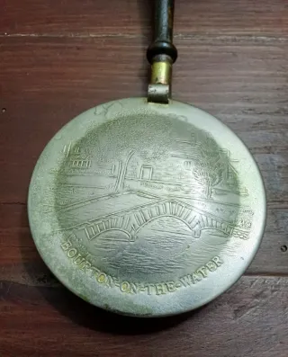 Miniatura aquecedor de cama inglês antigo