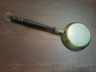 Miniatura aquecedor de cama inglês antigo