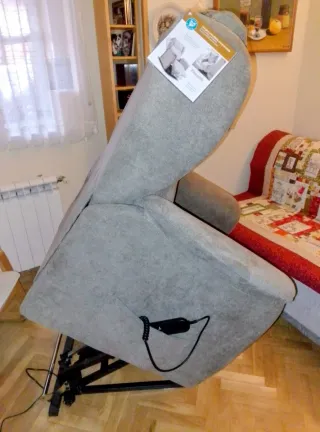 Sillón reclinable eléctrico gris